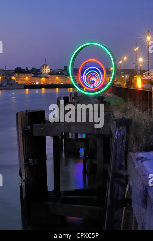 Frankreich, Ile de Nantes, den Hangar À Bananes (Bananen-Lager), Nantes, Loire-Atlantique und Burens Ringe auf Loire River Kais Stockfoto