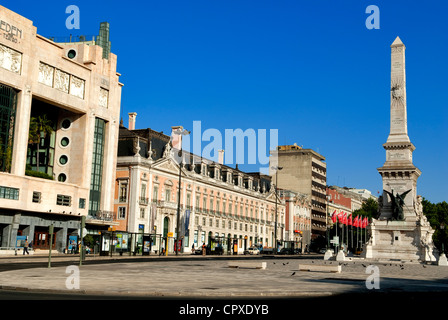 Portugal Lissabon Baixa Viertel Praça Dos Restauradores mit mittleren Obelisk zum Gedenken an 1640 Aufstand der Portugal befreit Stockfoto