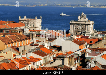 Portugal, Lissabon, Baixa-Viertel und Tejo von Elevador de Sant Justa gesehen Stockfoto