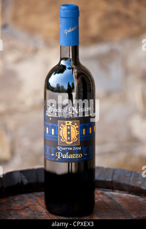 Brunello di Montalcino 2004 Riserva Flasche Rotwein im Weingut des Palazzo in der Nähe von Montalcino in Val D'Orcia, Toskana, Italien Stockfoto