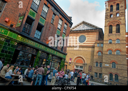 Bars und Restaurants in Exmouth Market, London, Vereinigtes Königreich Stockfoto