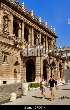 Ungarn Budapest Fassade des National Opera Theatre erbaut von Miklos Ybl auf der Andassy Avenue von der UNESCO als Welterbe gelistet Stockfoto