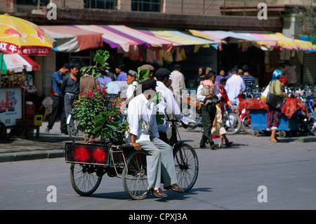 China, Provinz Xinjiang, Kashgar (Kashi), alte Stadt-Basar, Ouigour Bevölkerung, Sonntagsmarkt, Dreirad Stockfoto