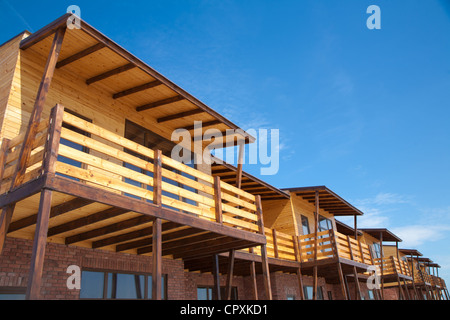 Neu erbaute zweistöckige aus Holz und Backstein Stadthaus Stockfoto