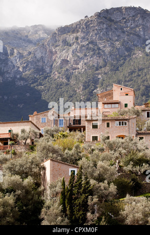 Die mallorquinischen Hügel Stadt Deia, jetzt ein Magnet für Berühmtheiten und reichen. Stockfoto