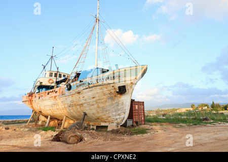 Agios Spiridon Schiff in Latchi, Bereich Paphos, Zypern Stockfoto