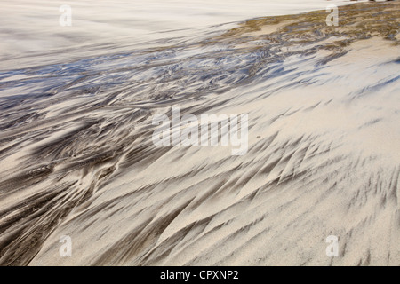 Muster im Sand der Bucht Laig am Cleadale auf der Insel Eigg, UK. Stockfoto