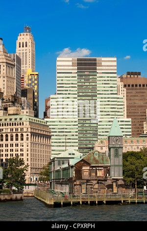 Vereinigte Staaten, New York City, Lower Manhattan, Battery Park, Pier A, Glockenturm Stockfoto