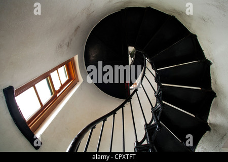 Treppe in Admiralty Head Lighthouse - Fort Casey State Park - in der Nähe von Coupeville, Whidbey Island, Washington USA Stockfoto