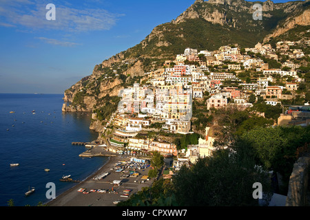 Italien, Kampanien, Amalfiküste, Weltkulturerbe von UNESCO, Positano, der große Strand Stockfoto