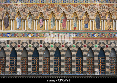 Italien-Kampanien-Amalfi-Küste Weltkulturerbe von UNESCO Amalfi Sant' Andrea Cathedral Detail der geschnittenen Bogenwerks Stockfoto