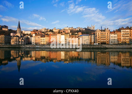 Frankreich Rhone Lyon historische Stätte Weltkulturerbe von UNESCO Quai Fulchiron über Saône Eglise Saint Georges St Stockfoto