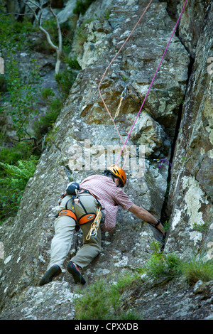 Klettern, Freeclimbing auf Schwarzfels, in der Lake District National Park, Cumbria, UK Stockfoto