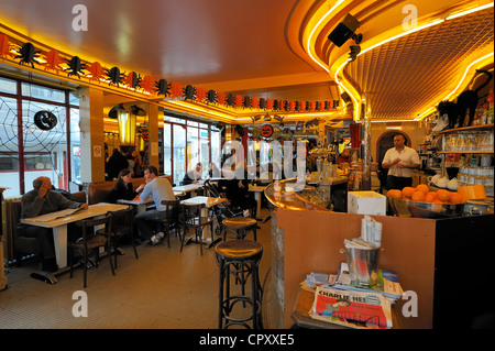 Frankreich, Paris, Butte Montmartre, Rue Lepic, Cafe des Deux Moulins, Kino-Set von Le Fabuleux Destin d'Amelie Poulain Film Stockfoto