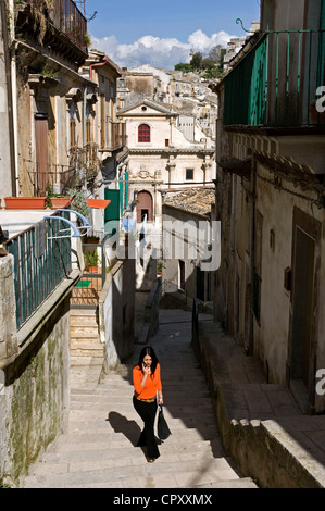 Italien Sizilien Ragusa Barockstadt aufgeführt als Weltkulturerbe durch die UNESCO Ragusa Ibla (Unterstadt) 250 Schritte zu gehen, Ragusa Superiore Stockfoto