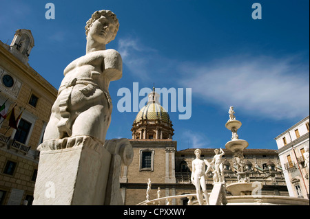 Italien, Sizilien, Palermo, Piazza Pretoria Renaissancebrunnen Stockfoto
