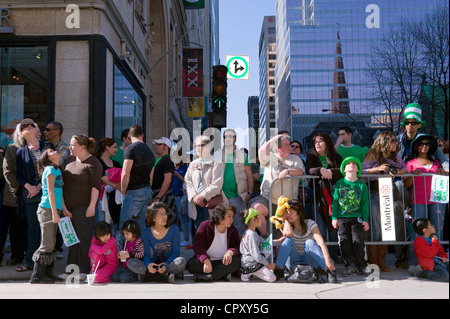 Besucher der St-Patricks Day parade in Montreal, Provinz Quebec, Kanada Stockfoto