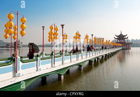 Taiwan, Kaohsiung, Lotusteich, Tiger und Drachen Pagoden auf dem See Stockfoto