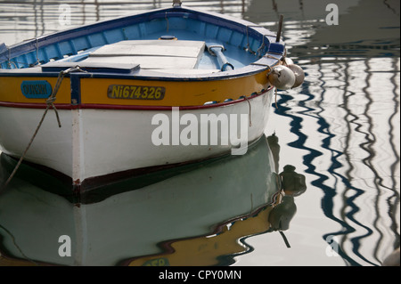 Cointu, traditionelle Fischerboote an der Riviera Küste des Mittelmeers, Frankreich Stockfoto