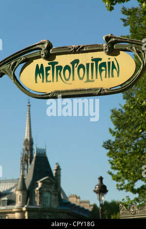 Metro Ortseingangsschild, Palais de Justice, Paris, Frankreich Stockfoto