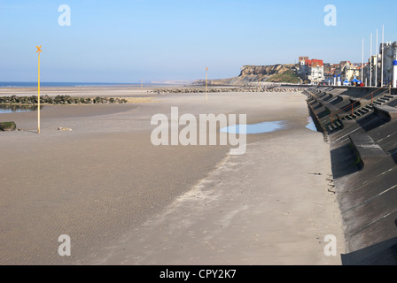 Direkt am Meer mit Sandstrand am Wimmereux in der Nähe von Boulogne. Pas-De-Calais. Frankreich Stockfoto