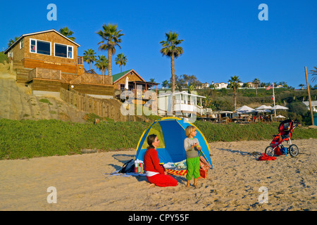 Historischen Beachfront Bungalows wurden renoviert und für Übernachtungsgäste im Crystal Cove State Park in Newport Beach, Kalifornien. Stockfoto