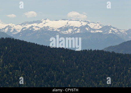 Ansicht des Luchonais-Massivs von in der Nähe von Col de Mente, Haute-Garonne, Frankreich. Stockfoto