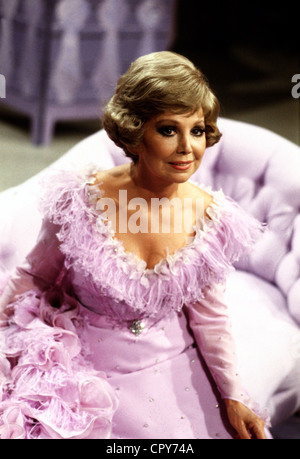 Rothenberger, Anneliese, 19.6.1926 - 24.5.2010, deutsche Opernsängerin (Sopran), halbe Länge, sitzend, mit pinkfarbenem Abendkleid, 1979, Stockfoto