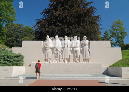 Das Monument Aux Morts (fünf Verteidiger von Verdun), Verdun War Memorial, Verdun, Département Meuse, Frankreich. Stockfoto