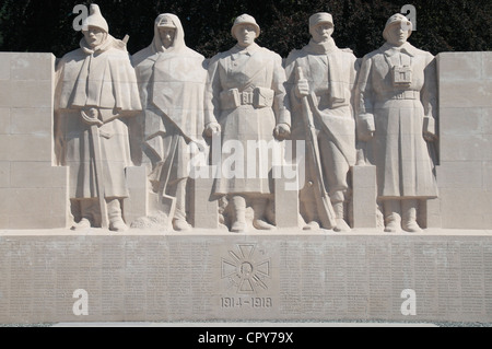 Das Monument Aux Morts (fünf Verteidiger von Verdun), Verdun War Memorial, Verdun, Département Meuse, Frankreich. Stockfoto