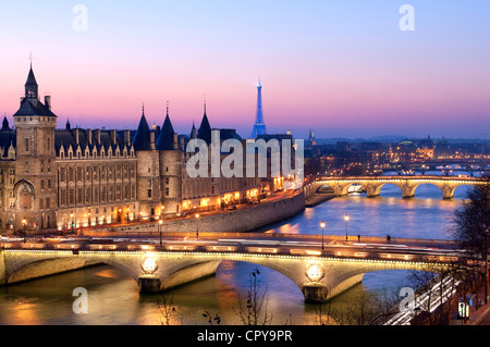 Frankreich Paris Ufer der Seine Weltkulturerbe von UNESCO Conciergerie auf Stadt Insel Pont au Change Change-Brücke Stockfoto