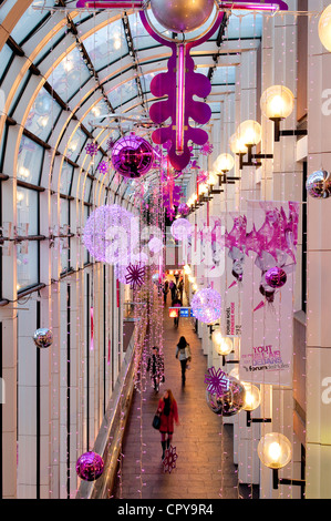 Frankreich, Paris, dem Forum des Halles mit Weihnachtsbeleuchtung Stockfoto