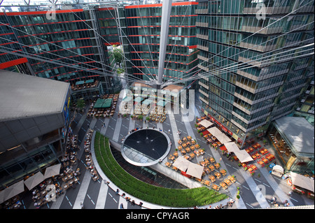 Deutschland, Berlin, Potsdamer Platz, das neue Sony Center Forum, bedeckt von einer Glaskuppel des Architekten Helmut Jahn Stockfoto