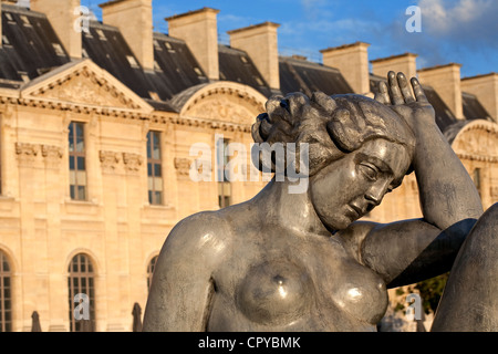 Frankreich Paris Tuilerien Gärten Carrousel Detail der Blei-Skulptur von Aristide Maillol genannt La Montagne (The Mountain) Stockfoto