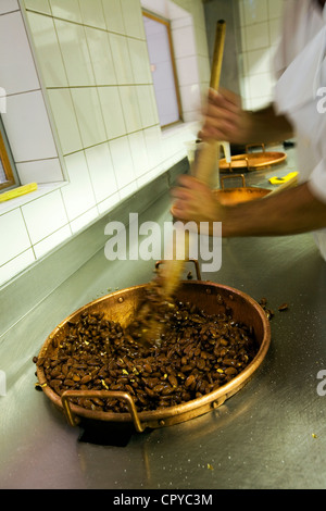 Vaucluse, Frankreich-Saint-Didier, making-of der Nougat, Nougat-Macher Freres Silvain (The Silvain Brüder) Stockfoto