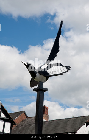 Elster-Skulptur, Weobley Herefordshire Stockfoto