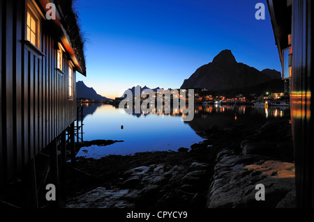 Norwegen, Nordland County, Lofoten-Inseln, Insel Moskenes, Reine Fischerdorf Stockfoto
