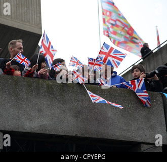 Massen feiern die Queens-Diamant-Jubiläum in London. Stockfoto