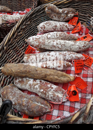 Schweinefleisch Saucisson zum Verkauf auf dem Markt in Vaison-la-Romaine, Vaucluse, Provence, Frankreich. Stockfoto