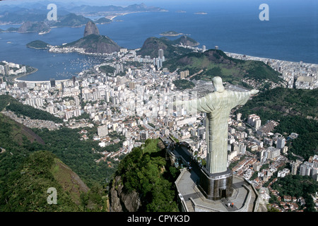 Brasilien, Rio De Janeiro, Cariocas Landschaft UNESCO-Welterbe, Berg Corcovado, Christus Erlöser (O Cristo Redentor), durch die Stockfoto