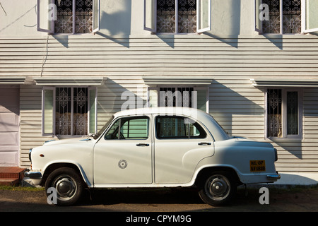 Indien, Bundesstaat Kerala, Kochi (Cochin), Altstadt, ein altes Auto Botschafter Stockfoto