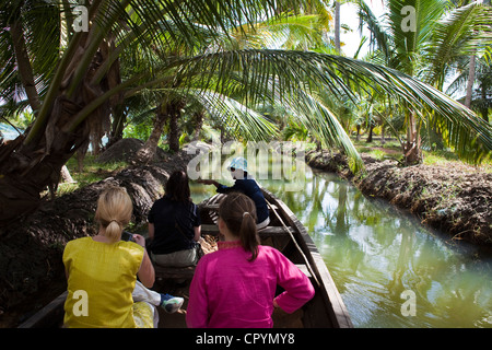 Indien, Bundesstaat Kerala, in der Nähe von Kollam, Munroe Insel, Einbaum-Kanu-Tour durch die Grachten Stockfoto