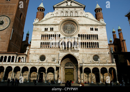 Italien. Kathedrale von Cremona. 12.-15. Jahrhundert. Hauptfassade. Stockfoto