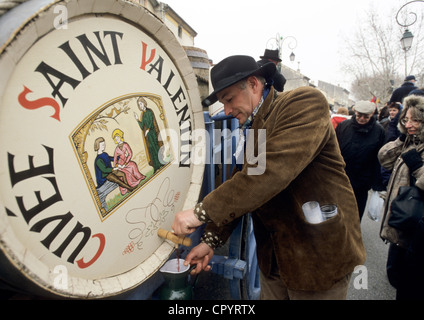 Frankreich, Vaucluse, Roquemaure, Feier des Saint Valentine's Day, bei denen die besonderen Jahrgängen fließen, Stockfoto