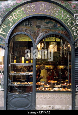 Spanien Katalonien Barcelona Las Ramblas Escriba Kuchen Shop und Schokolade Maker Fassade mit modernistischen Architektur von Ros ich Güell Stockfoto