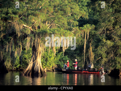 USA, Louisiana, Atchafalaya Basin, Fischer auf See Fausse Punkt Stockfoto