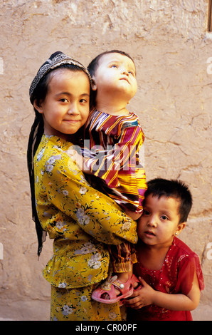 China, Xinjiang, Ouïghour Kleinkinder in der alten Stadt Kashgar Stockfoto