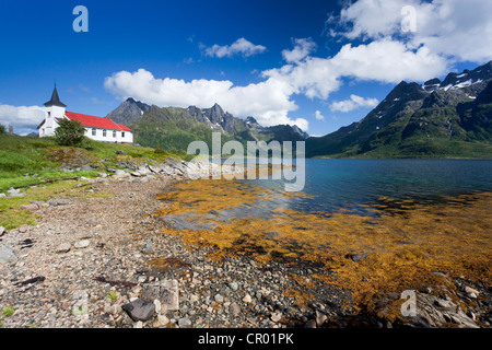 Vestpollen Kapelle im Austnesfjord, Lofoten Inseln, Norwegen, Skandinavien, Europa, PublicGround Stockfoto