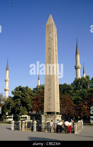 Türkei, Istanbul, historische Zentrum UNESCO-Welterbe, Sultanahmet-Viertel, dem Obelisken und der Sultan Ahmet Camii Moschee Stockfoto