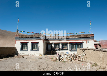 Typische tibetische Haus, Flachdach, Dorf Lung Chang bei Old Tingri, Mount Everest Region, Himalaja, Zentraltibet, U-Tsang Stockfoto